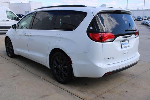 Bright White Clearcoat 2020 Chrysler Pacifica Touring-L Plus