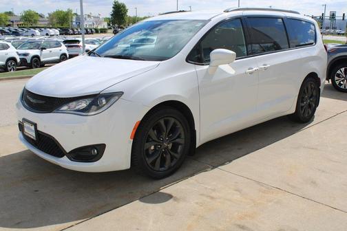 Bright White Clearcoat 2020 Chrysler Pacifica Touring-L Plus