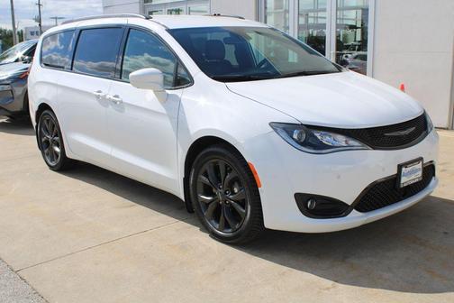 Bright White Clearcoat 2020 Chrysler Pacifica Touring-L Plus