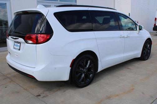 Bright White Clearcoat 2020 Chrysler Pacifica Touring-L Plus