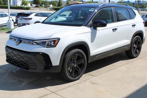 2025 Volkswagen Taos 1.5T SE Black