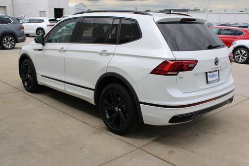 2024 Volkswagen Tiguan 2.0T SE R-Line Black