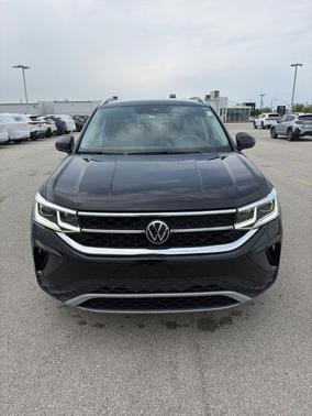Deep Black Pearl Effect 2022 Volkswagen Taos 1.5T SEL