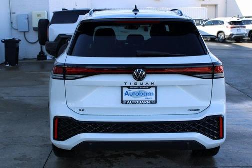 2026 Volkswagen Tiguan 2.0T SE R-Line Black