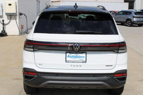 2025 Volkswagen Taos 1.5T SE Black