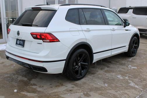 2023 Volkswagen Tiguan 2.0T SE R-Line Black