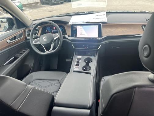2025 Volkswagen Atlas 2.0T SE