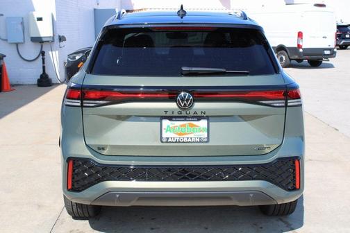 2025 Volkswagen Tiguan 2.0T SE R-Line Black