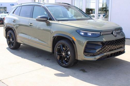 2025 Volkswagen Tiguan 2.0T SE R-Line Black