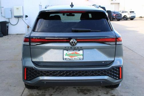 2026 Volkswagen Tiguan 2.0T SE R-Line Black