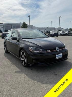 Deep Black Pearl Effect 2018 Volkswagen Golf GTI 2.0T SE 4-Door