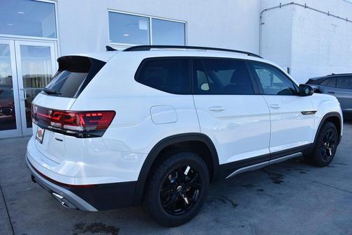 2025 Volkswagen Atlas 2.0T Peak Edition