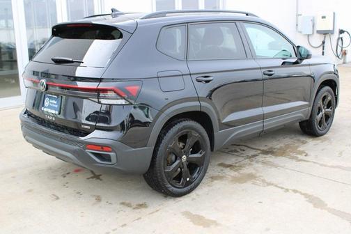 2025 Volkswagen Taos 1.5T SE Black