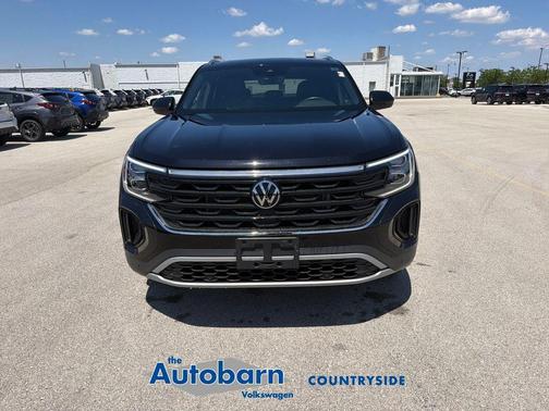 Deep Black Pearl Effect 2024 Volkswagen Atlas Cross Sport 2.0T SE w/Technology