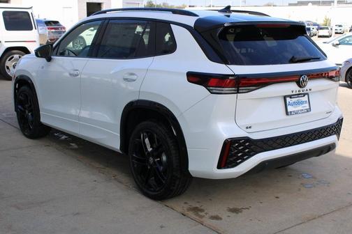 2025 Volkswagen Tiguan 2.0T SE R-Line Black