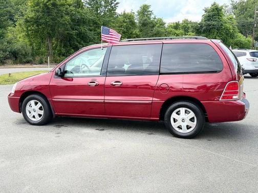 Matador Red Clearcoat Metallic 2005 Mercury Monterey Luxury