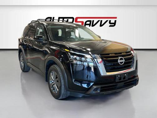 Super Black 2025 Nissan Pathfinder SV