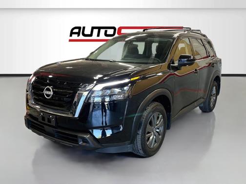 Super Black 2025 Nissan Pathfinder SV