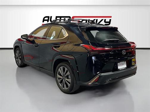 2025 Lexus UX 300h Base