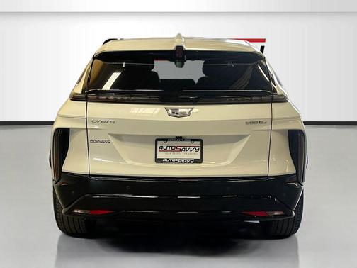 Crystal White Tricoat 2025 Cadillac LYRIQ Sport