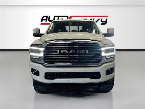 2024 RAM 3500 Laramie Crew Cab 4x4 8' Box