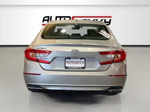 Lunar Silver Metallic 2018 Honda Accord LX