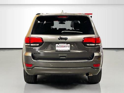 Granite Crystal Metallic Clearcoat 2021 Jeep Grand Cherokee Laredo