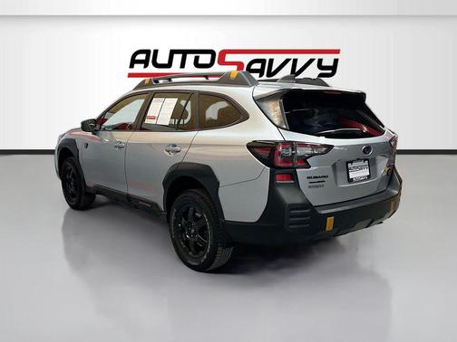 Ice Silver Metallic 2022 Subaru Outback Wilderness