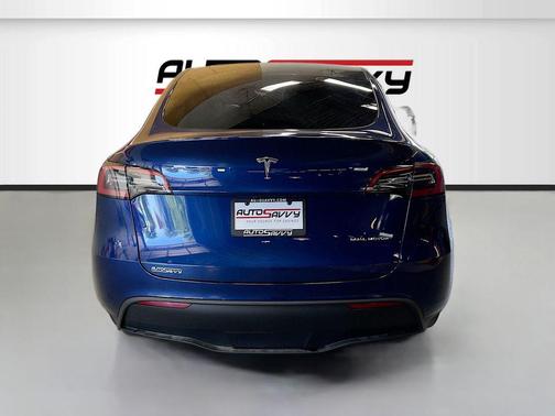 Blue 2024 Tesla Model Y Long Range