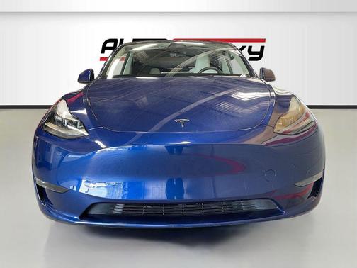Blue 2024 Tesla Model Y Long Range