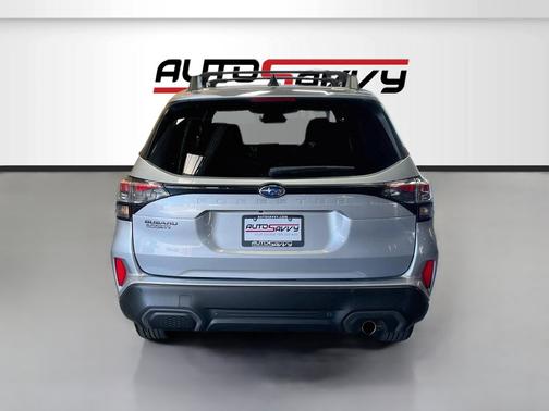 Ice Silver Metallic 2025 Subaru Forester AWD