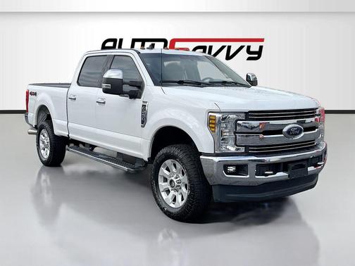 Oxford White 2019 Ford F-250 Lariat