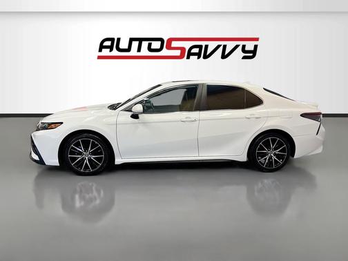 White 2022 Toyota Camry SE