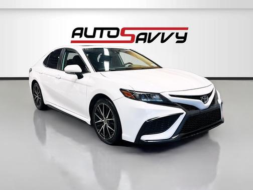 White 2022 Toyota Camry SE