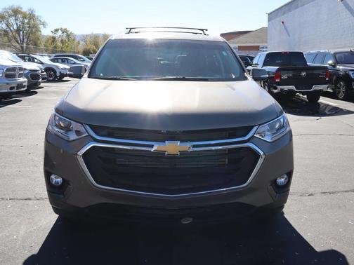 Photo 2 of 30 of 2020 Chevrolet Traverse LT Cloth