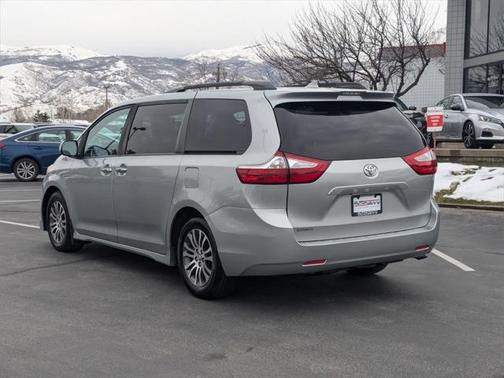 2019 Toyota Sienna XLE Premium
