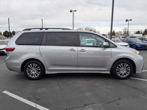 2019 Toyota Sienna XLE Premium
