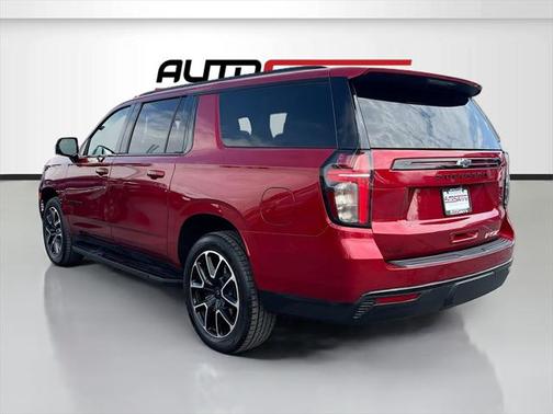 2023 Chevrolet Suburban RST
