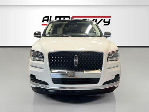 Pristine White Metallic Tri-Coat 2024 Lincoln Navigator Black Label