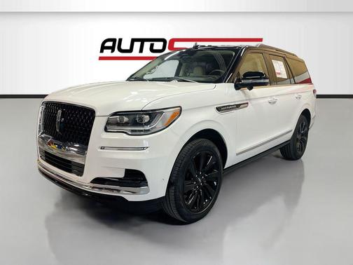 Pristine White Metallic Tri-Coat 2024 Lincoln Navigator Black Label