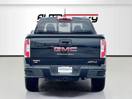 Onyx Black 2022 GMC Canyon AT4 w/Cloth