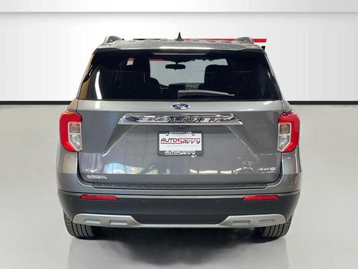 Carbonized Gray Metallic 2024 Ford Explorer XLT