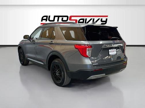 Carbonized Gray Metallic 2024 Ford Explorer XLT