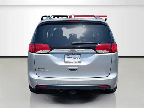 2018 Chrysler Pacifica Touring-L