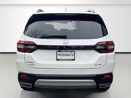 2023 Honda Pilot AWD Elite