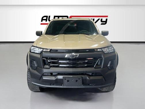 Sand Dune Metallic 2024 Chevrolet Colorado Trail Boss