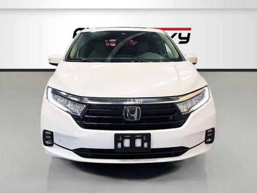 White 2022 Honda Odyssey Elite