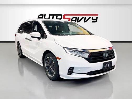 White 2022 Honda Odyssey Elite