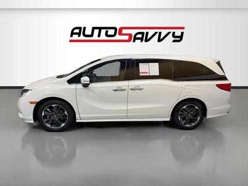 White 2022 Honda Odyssey Elite