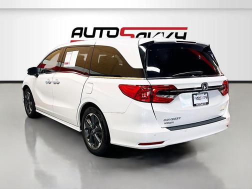 White 2022 Honda Odyssey Elite
